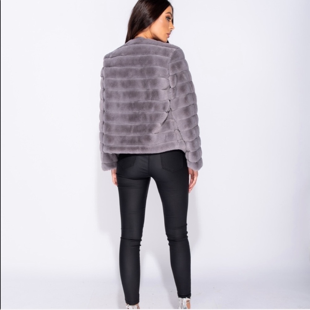 🌙Luna Edge To Edge Collarless Vegan Faux Fur Coat - Picture 7 of 11